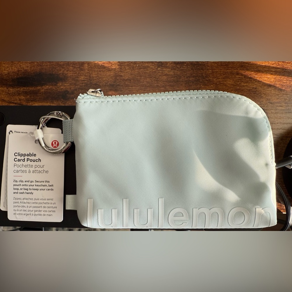 NWT Clippable Card Pouch *Mint Breeze*